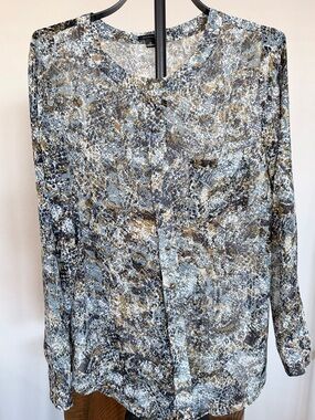 Ann Taylor Blouse Size 14 in a modern fit with a V-neck and long sleeves